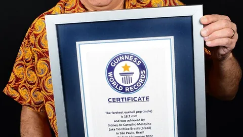 冰上英雄：2025亚冬会冰壶赛场背后的英雄故事 02月12日